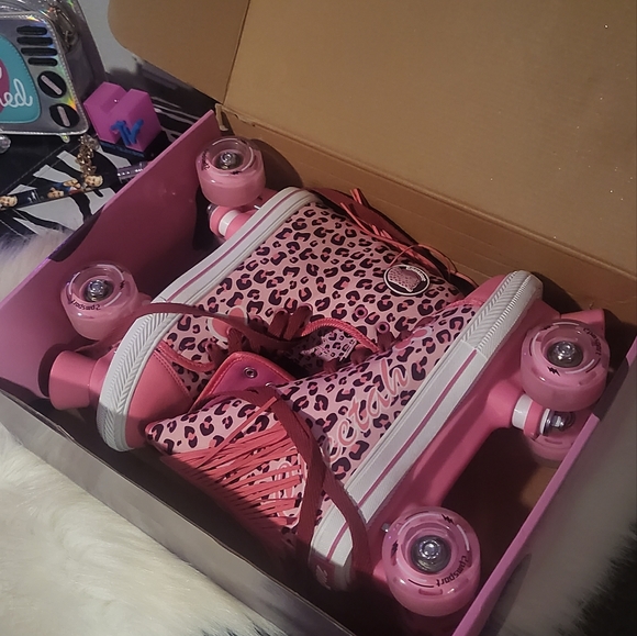 💕NIB Wheels Lite Up! Pink Leopard Skates! - Picture 4 of 5